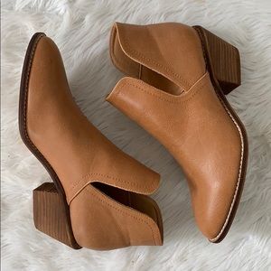 Beast fashion notch side western ankle boot